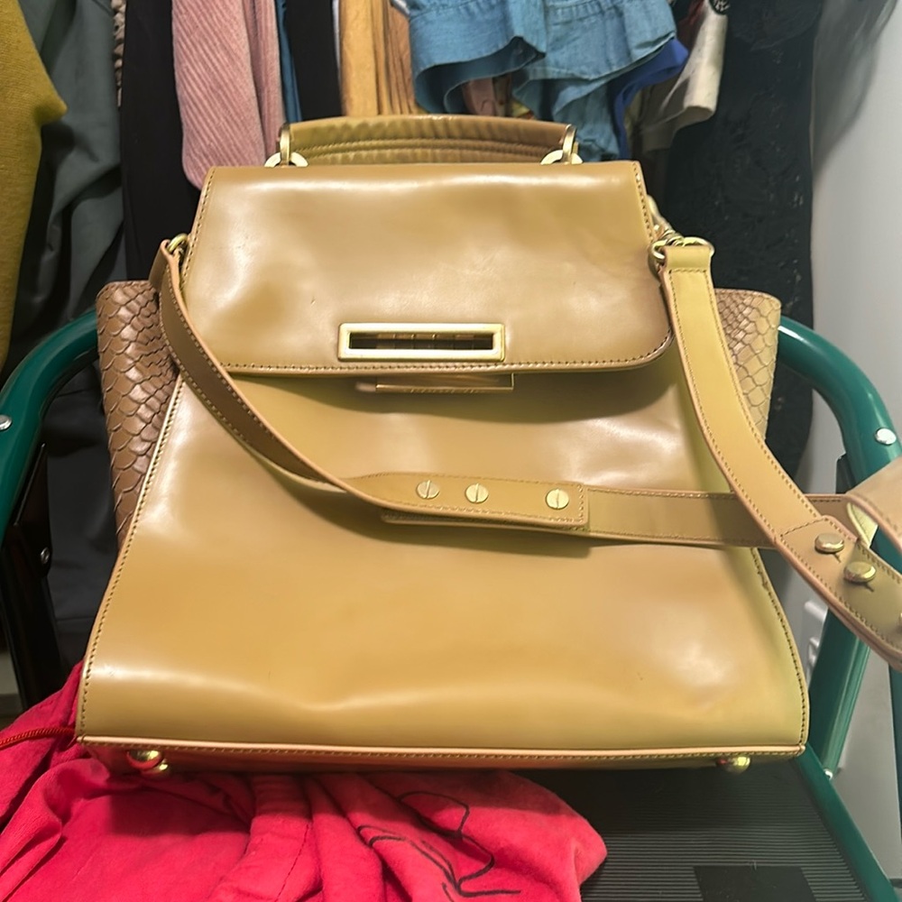 Zac pose. Bag used very good condition